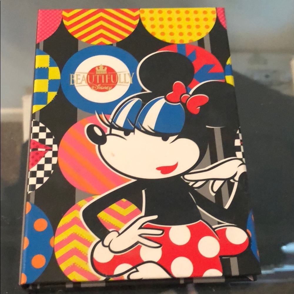 Beautifully Disney eyeshadow palette Minnie Mouse